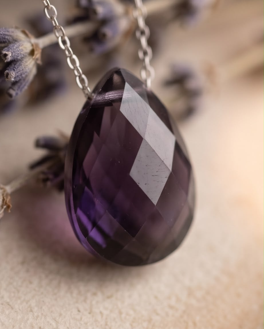 Collier oeil sensible